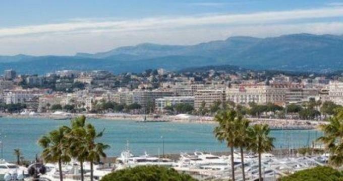 Ferretti 36 ' Bateau A Quai Vieux-Port Cannes Festival La Croisette Luaran gambar